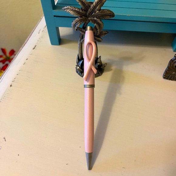 Pink Avon breast cancer awareness Pen - Picture 1 of 7